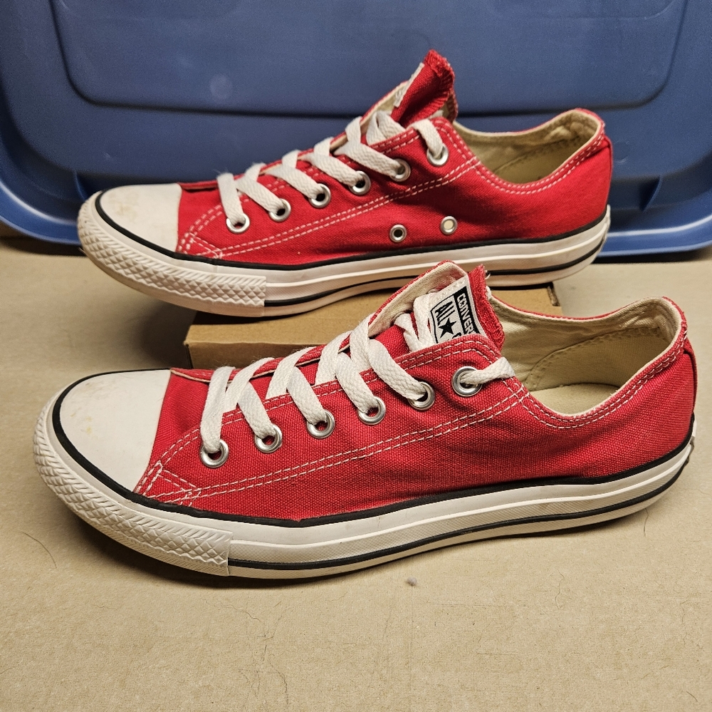 Cute red Converse Chuck Taylor All Star Low Sneakers Women's Size 10, EUC